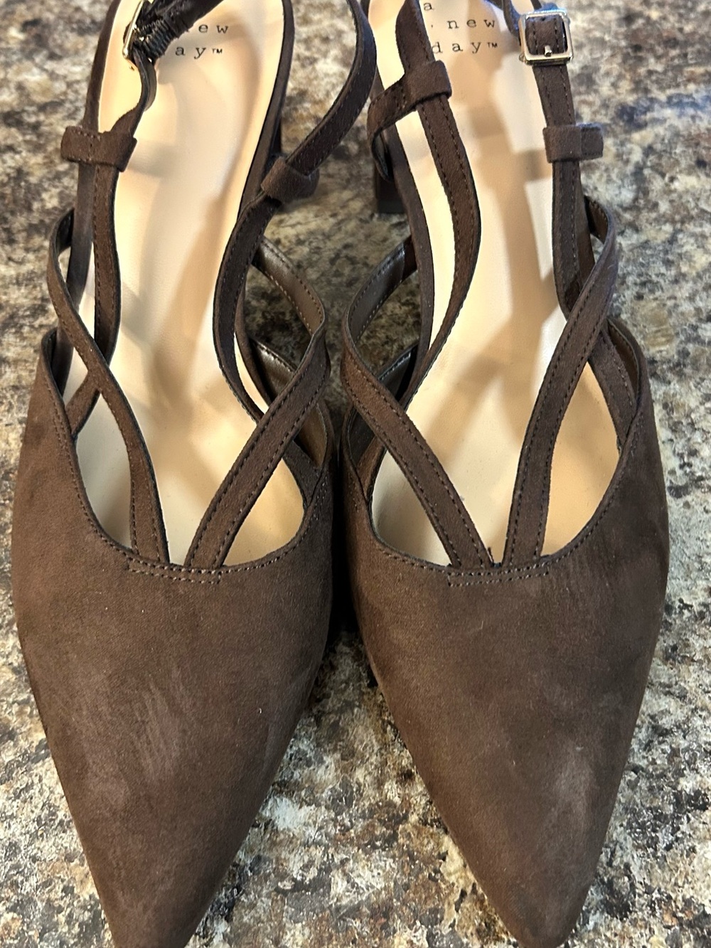 A New Dat Veera Brown Faux Suede Pumps Size 9